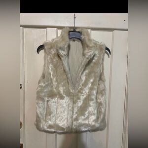 Dress Barn faux fur Vest Size S soft reversible Ivory